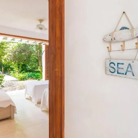 Stylish With Pool And Beach
