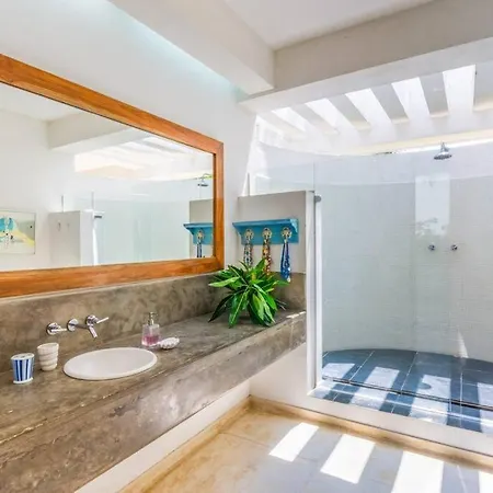 Stylish With Pool And Beach Villa