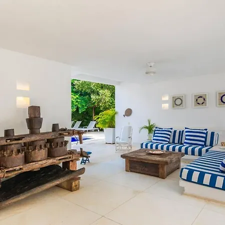 Villa Stylish With Pool And Beach