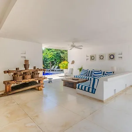 Villa Stylish With Pool And Beach *
