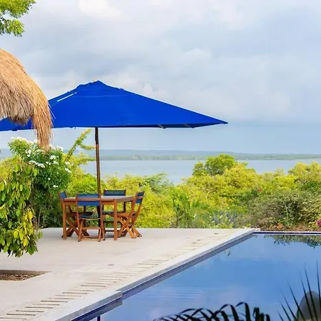 Stylish With Pool And Beach