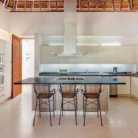 Stylish With Pool And Beach Villa *